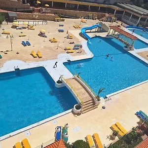 T2 With Pool, 300m From The Portimão